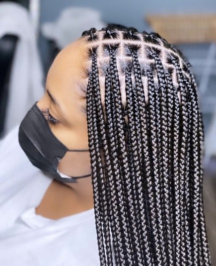 Smedium Regular Knotless Braids by Black Diamants Hairbraiding